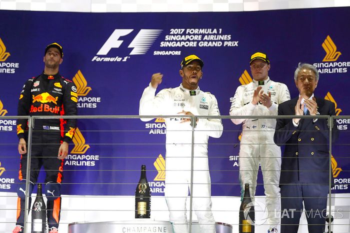 Podio: ganador de la carrera Lewis Hamilton, Mercedes AMG F1, segundo lugar Daniel Ricciardo, Red Bull Racing, tercer lugar Valtteri Bottas, Mercedes AMG F1