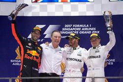 Podium: deuxième place Daniel Ricciardo, Red Bull Racing, vainqueur Lewis Hamilton, Mercedes AMG F1, troisième place Valtteri Bottas, Mercedes AMG F1