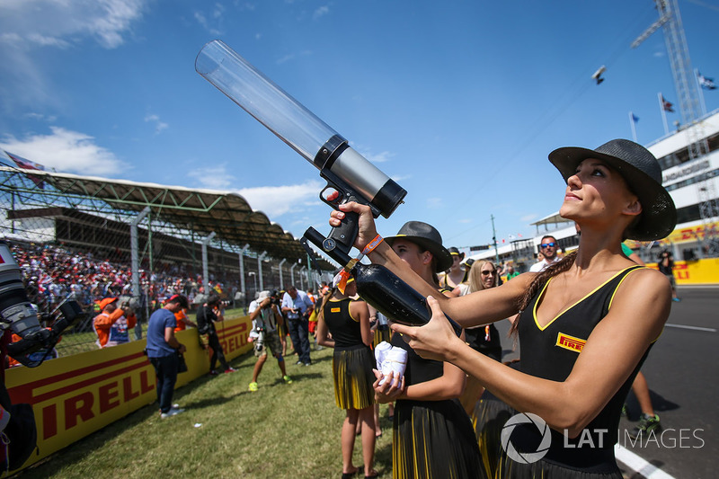 Grid girl fires T-Shirts into the crowd with a T-Shirt Gun