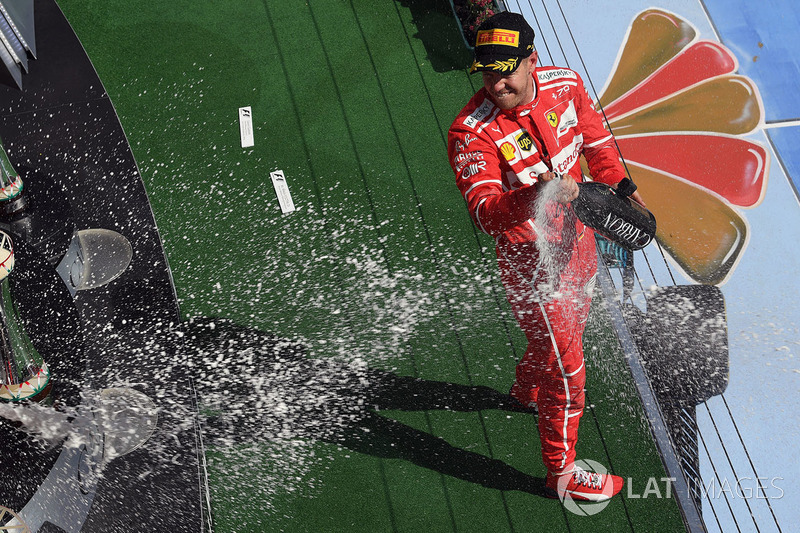 Podyum: Yarış galibi Sebastian Vettel, Ferrari