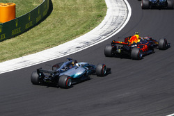 Max Verstappen, Red Bull Racing RB13, Lewis Hamilton, Mercedes AMG F1 W08