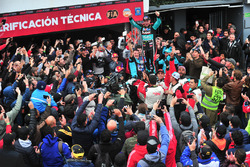 Rubens Barrichello comemora vitória em Buenos Aires