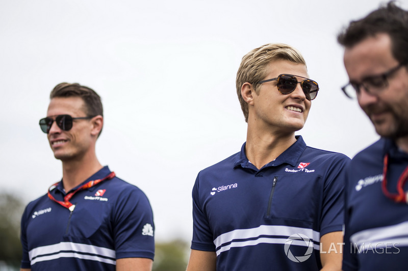 Marcus Ericsson, Sauber walks the track