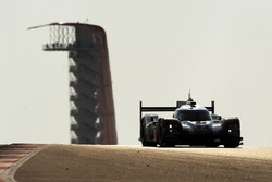 #2 Porsche Team Porsche 919 Hybrid: Timo Bernhard, Earl Bamber, Brendon Hartley
