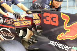 Red Bull Racing RB13, ala posteriore e T-Wing bi-plano