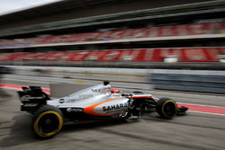 Esteban Ocon, Sahara Force India F1 VJM10 sort des stands