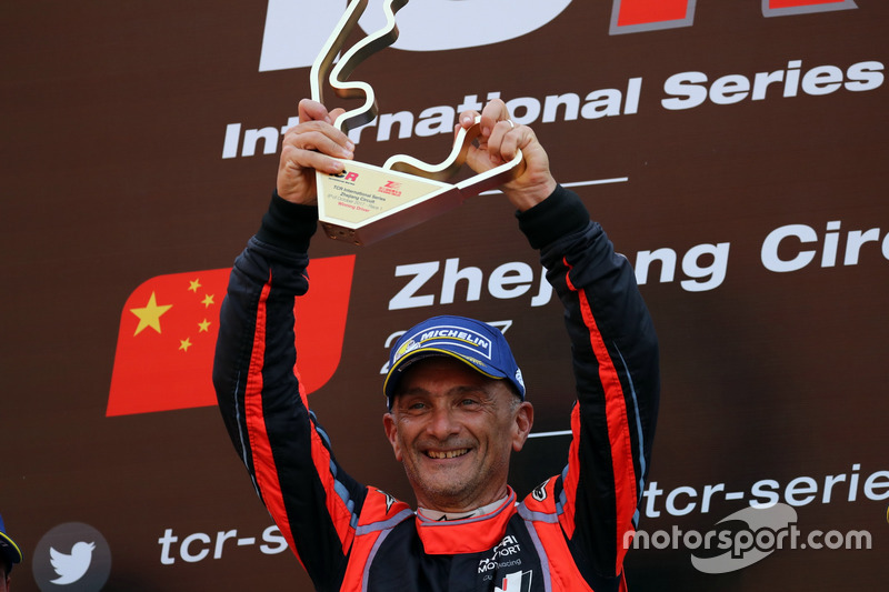 Podium: Race winner Gabriele Tarquini, BRC Racing Team, Hyundai i30 N TCR