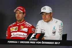 Persconferentie: tweede plaats Sebastian Vettel, Ferrari en winnaar Valtteri Bottas, Mercedes AMG F1