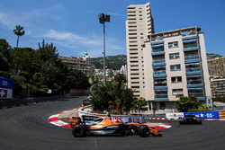 Jenson Button, McLaren MCL32, chases Pascal Wehrlein, Sauber C36-Ferrari, on the opening lap