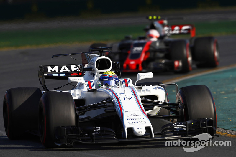 Felipe Massa, Williams, FW40; Kevin Magnussen, Haas F1 Team, VF-17