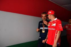 Beat Zehnder, Manager Sauber C36 e Kimi Raikkonen, Ferrari