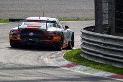 #86 Gulf Racing Porsche 911 RSR: Michael Wainwright, Ben Barker, Nick Foster