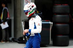 Antonio Giovinazzi, Sauber, returns ton his pit garage after an accident in qualifying