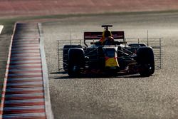 Max Verstappen, Red Bull Racing RB13, met meetapparatuur