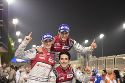Les vainqueurs #8 Audi Sport Team Joest Audi R18: Lucas di Grassi, Loic Duval, Oliver Jarvis