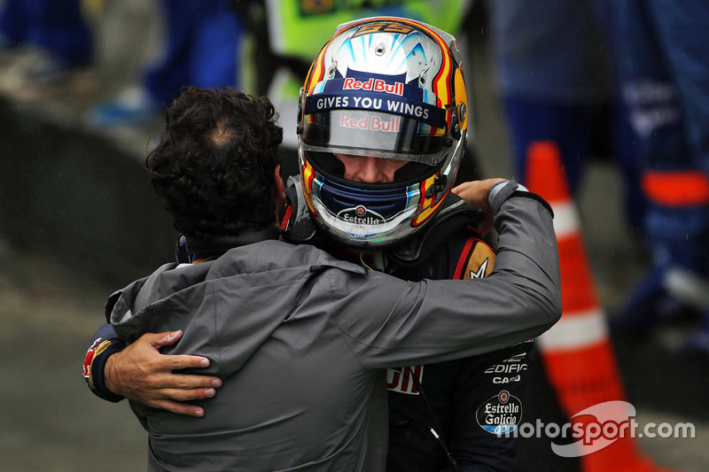 Carlos Sainz Jr., Scuderia Toro Rosso celebra