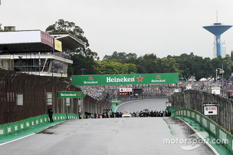 La parrilla previo el inicio de la carrera