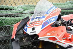 La moto endommagée de Jorge Lorenzo, Ducati Team