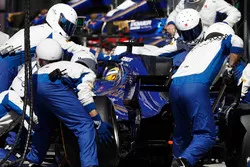  Marcus Ericsson, Sauber C36, pitstop