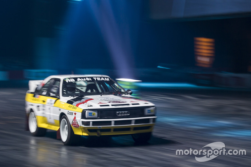 Een Group B Audi Quattro scheurt door de Live Action Arena