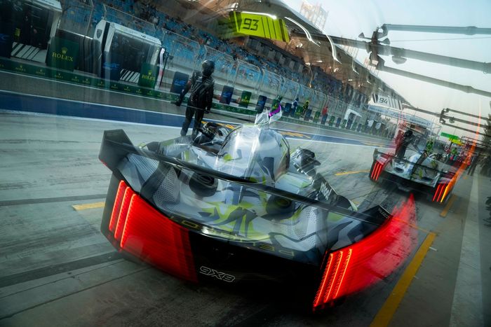 #93 Peugeot Totalenergies Peugeot 9X8: Paul Di Resta, Mikkel Jensen, Jean-Eric Vergne