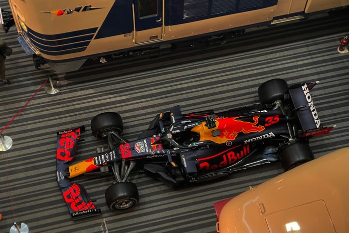 レッドブルRB16B、クハネ581、クハ489