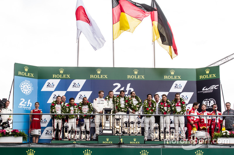 LMP1 Podio: clase y los ganadores de la general #2 Porsche Team Porsche 919 Hybrid: Romain Dumas, Neel Jani, Marc Lieb, segundo lugar #6 Toyota Racing Toyota TS050 Hybrid: Stéphane Sarrazin, Mike Conway, Kamui Kobayashi, tercer lugar #8 Audi Sport Team Joest Audi R18: Lucas di Grassi, Loic Duval, Oliver Jarvis, Ganadores del Premio corsario#12 Rebellion Racing Rebellion R-One AER: Nicolas Prost, Nick Heidfeld, Nelson Piquet Jr.