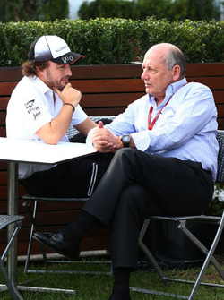 Fernando Alonso, McLaren en Ron Dennis, McLaren-baas