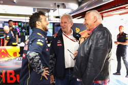 Dietrich Mateschitz, propriétaire de Red Bull avec le Dr Helmut Marko, consultant Red Bull Motorsport et Daniel Ricciardo, Red Bull Racing