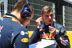 Max Verstappen, Red Bull Racing with Gianpiero Lambiase, Red Bull Racing Engineer on the grid