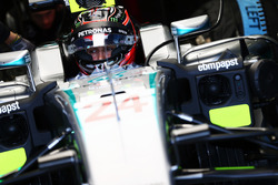 Эстебан Окон, тест-пилот Mercedes AMG F1 W07 Hybrid