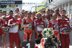Ganador de la pole Andrea Iannone, Ducati Team, Andrea Dovizioso, Ducati Team