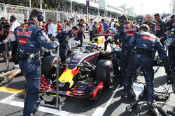Daniel Ricciardo, Red Bull Racing RB12 on the grid