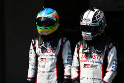 Mike Conway avec Kamui Kobayashi, Toyota Gazoo Racing