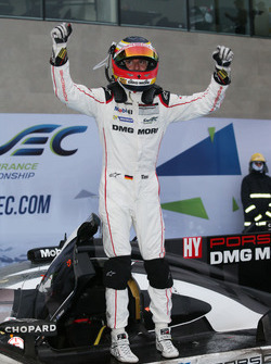 #1 Porsche Team Porsche 919 Hybrid: Timo Bernhard au parc fermé