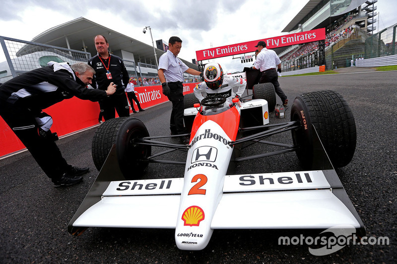 Stoffel Vandoorne, McLaren F1 Team, im McLaren MP4/5 von Alain Prost aus der Saison 1989