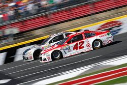 Kyle Larson, Chip Ganassi Racing Chevrolet, Danica Patrick, Stewart-Haas Racing Chevrolet