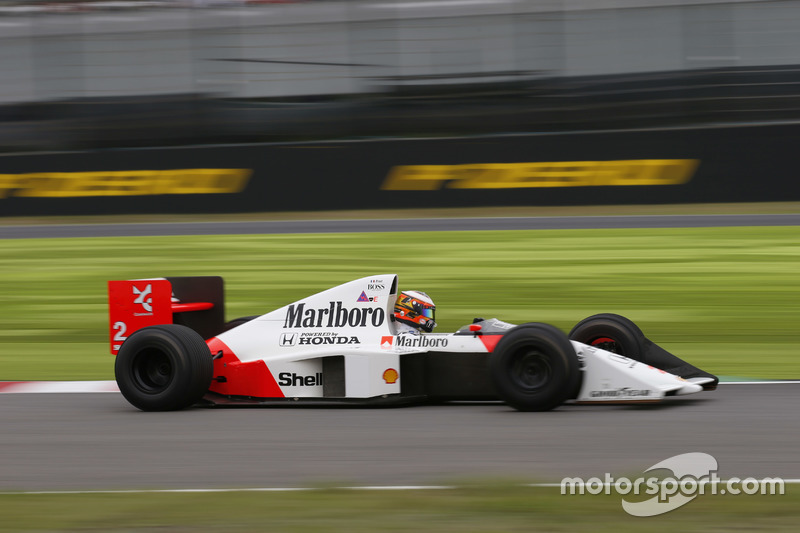 Stoffel Vandoorne,Piloto de prueba y de reserva de McLaren, en el coche de Alain Prost McLaren MP4/5 Honda