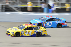 Aric Almirola, Richard Petty Motorsports Ford, Brian Scott, Richard Petty Motorsports Ford