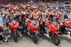 Marc Marquez bersama para pembalap AHRS