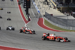 Kimi Raikkonen, Ferrari SF16-H, Sebastian Vettel, Ferrari SF16-H