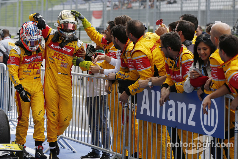 Le vainqueur Mitch Evans, Pertamina Campos Racing, et le deuxième Sean Gelael, Pertamina Campos Racing