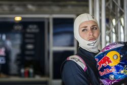 Lindsey Vonn drives Formula Renault 3.5