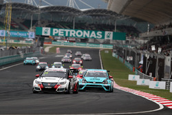 Kevin Gleason, Honda Civic TCR, West Coast Racing and Stefano Comini, Volkswagen Golf GTI TCR, Leopard Racing