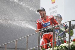 Podio: il vincitore della gara Andrea Dovizioso, Ducati Team, il secondo classificato Valentino Ross