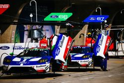 #66 Ford Chip Ganassi Racing Team UK Ford GT: Olivier Pla, Stefan Mücke, #67 Ford Chip Ganassi Racin