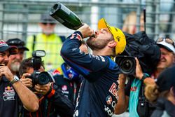 Second place Shane van Gisbergen, Triple Eight Race Engineering Holden