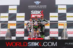 Podium : le vainqueur Kenan Sofuoglu, Kawasaki Puccetti Racing, le deuxième PJ Jacobsen, Honda World Supersport Team, et le troisième Randy Krummenacher, Kawasaki Puccetti Racing