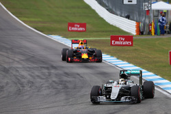 Lewis Hamilton, Mercedes AMG F1 W07 Hybrid