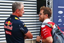Jonathan Wheatley, Red Bull Racing Team Manager con Sebastian Vettel, Ferrari